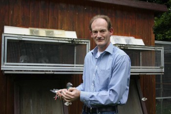 Taubenzüchter Christoph Bergmann Foto: Wessling 260910